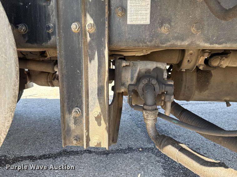 image for item EJ8733 2011 Freightliner Business Class M2 refuse truck