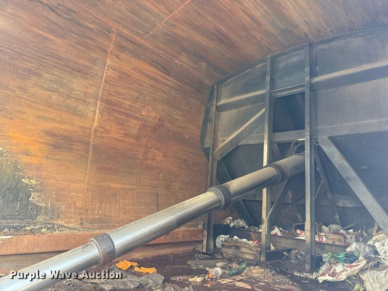 image for item EJ8733 2011 Freightliner Business Class M2 refuse truck