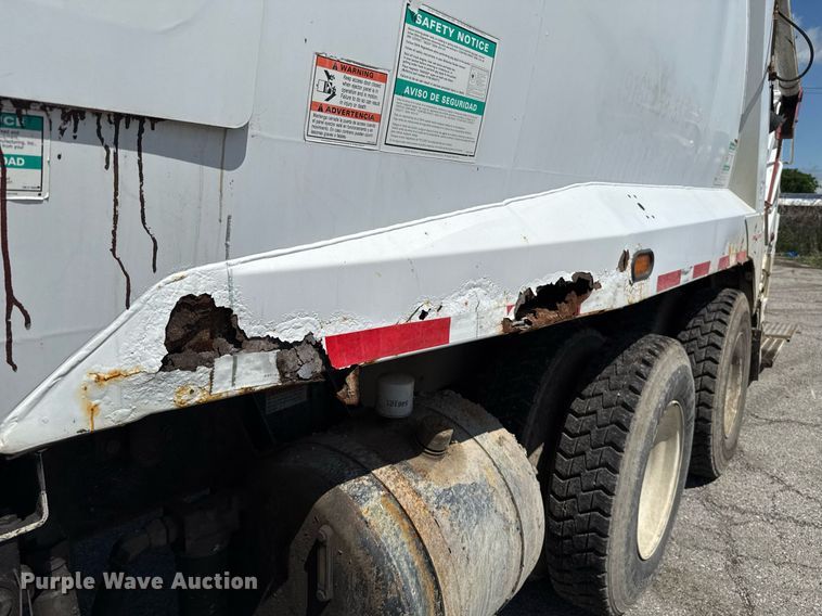 image for item EJ8733 2011 Freightliner Business Class M2 refuse truck