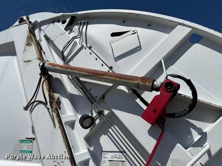 image for item EJ8733 2011 Freightliner Business Class M2 refuse truck