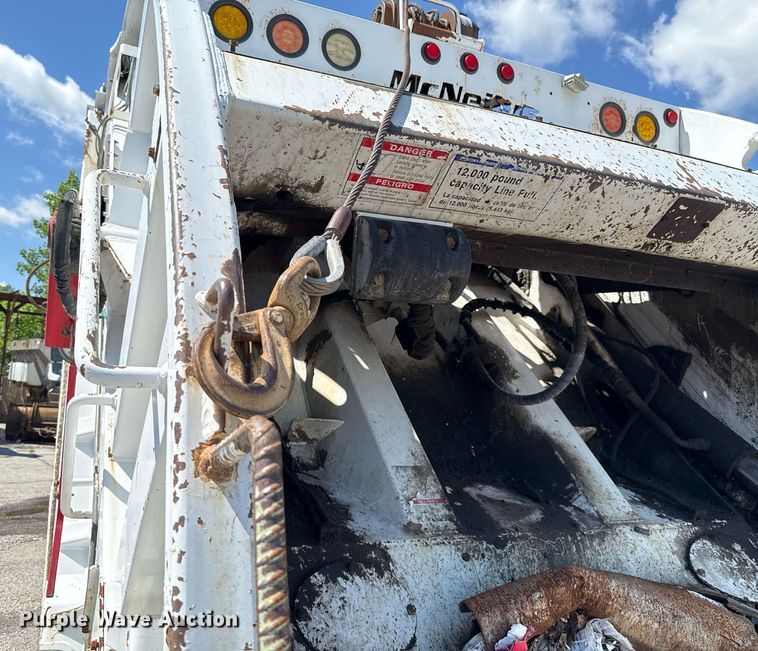 image for item EJ8733 2011 Freightliner Business Class M2 refuse truck