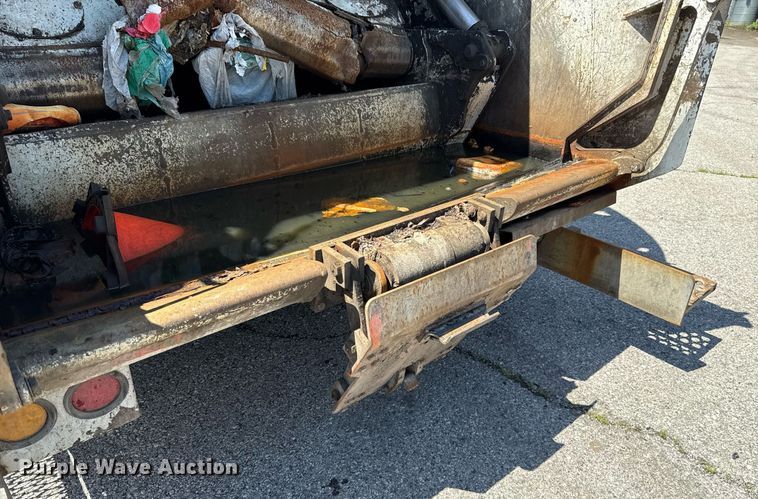 image for item EJ8733 2011 Freightliner Business Class M2 refuse truck