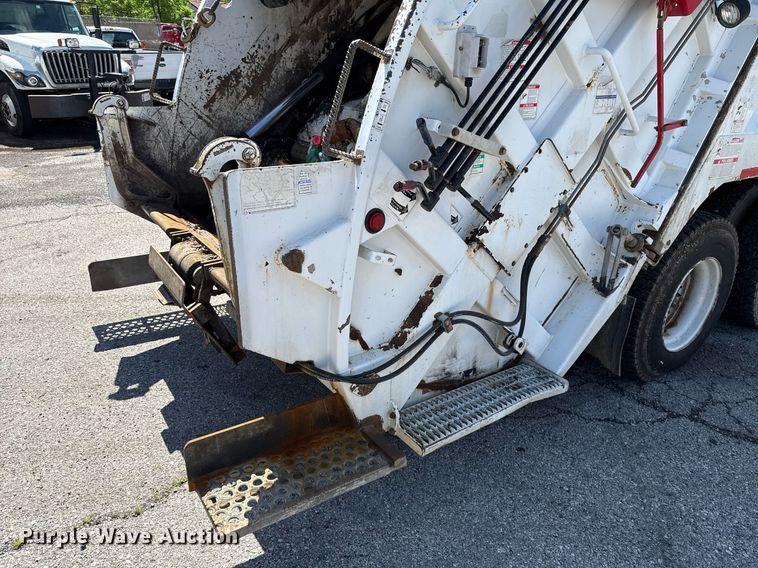 image for item EJ8733 2011 Freightliner Business Class M2 refuse truck