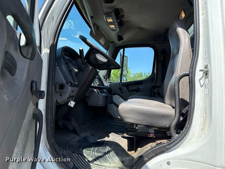 image for item EJ8733 2011 Freightliner Business Class M2 refuse truck