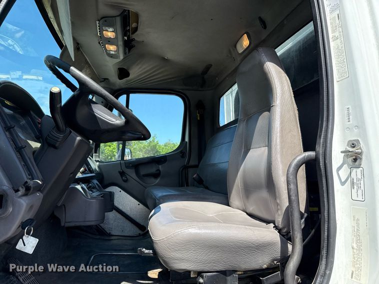 image for item EJ8733 2011 Freightliner Business Class M2 refuse truck