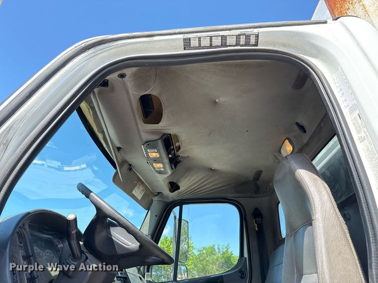 image for item EJ8733 2011 Freightliner Business Class M2 refuse truck