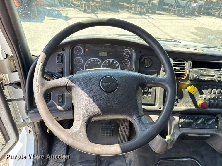 image for item EJ8733 2011 Freightliner Business Class M2 refuse truck