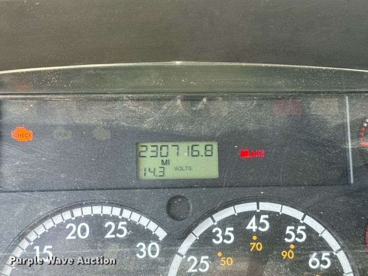 image for item EJ8733 2011 Freightliner Business Class M2 refuse truck