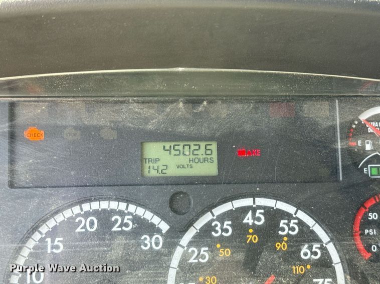 image for item EJ8733 2011 Freightliner Business Class M2 refuse truck