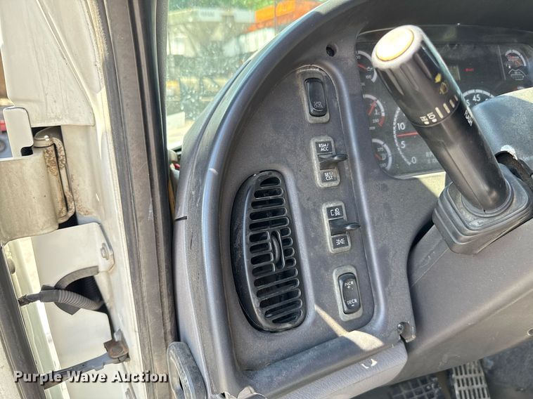 image for item EJ8733 2011 Freightliner Business Class M2 refuse truck