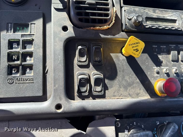 image for item EJ8733 2011 Freightliner Business Class M2 refuse truck