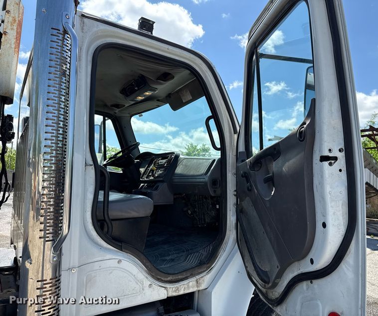 image for item EJ8733 2011 Freightliner Business Class M2 refuse truck