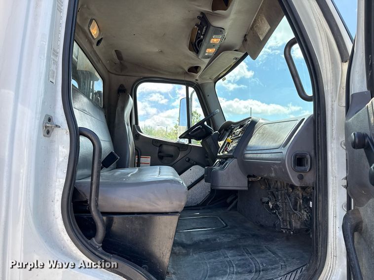 image for item EJ8733 2011 Freightliner Business Class M2 refuse truck