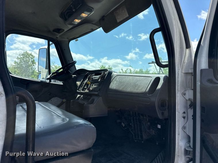 image for item EJ8733 2011 Freightliner Business Class M2 refuse truck