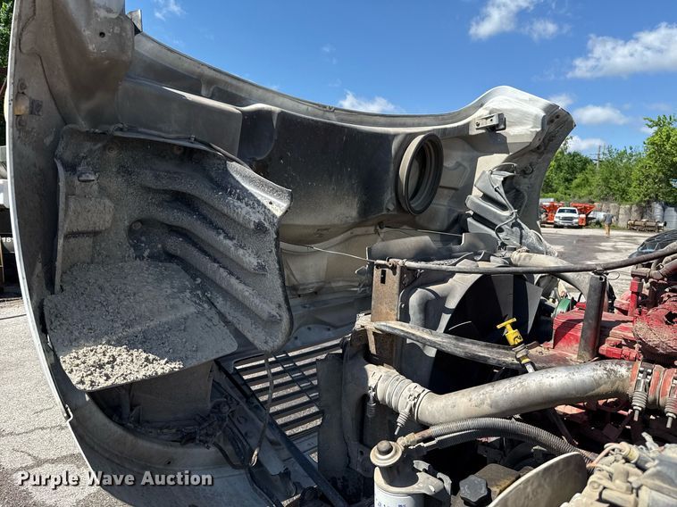 image for item EJ8733 2011 Freightliner Business Class M2 refuse truck