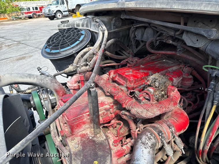 image for item EJ8733 2011 Freightliner Business Class M2 refuse truck