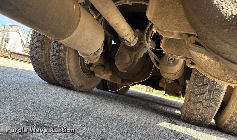 image for item EJ8733 2011 Freightliner Business Class M2 refuse truck