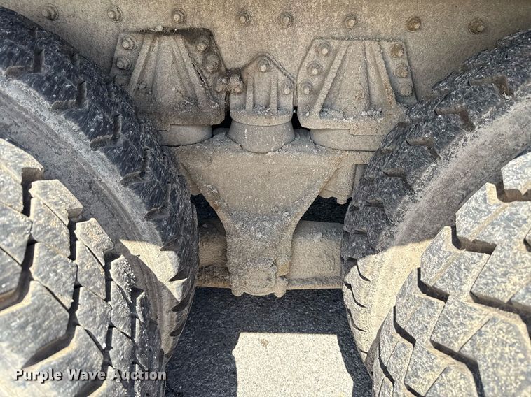 image for item EJ8733 2011 Freightliner Business Class M2 refuse truck