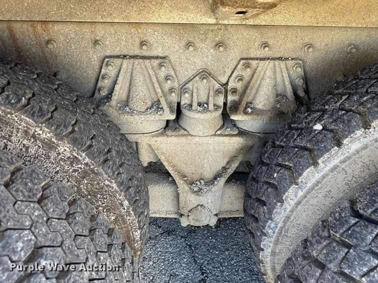 image for item EJ8733 2011 Freightliner Business Class M2 refuse truck