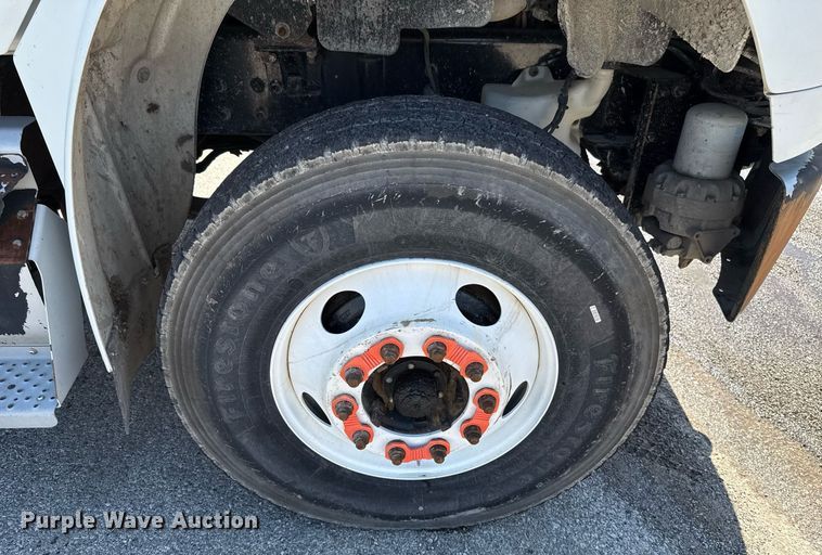 image for item EJ8733 2011 Freightliner Business Class M2 refuse truck