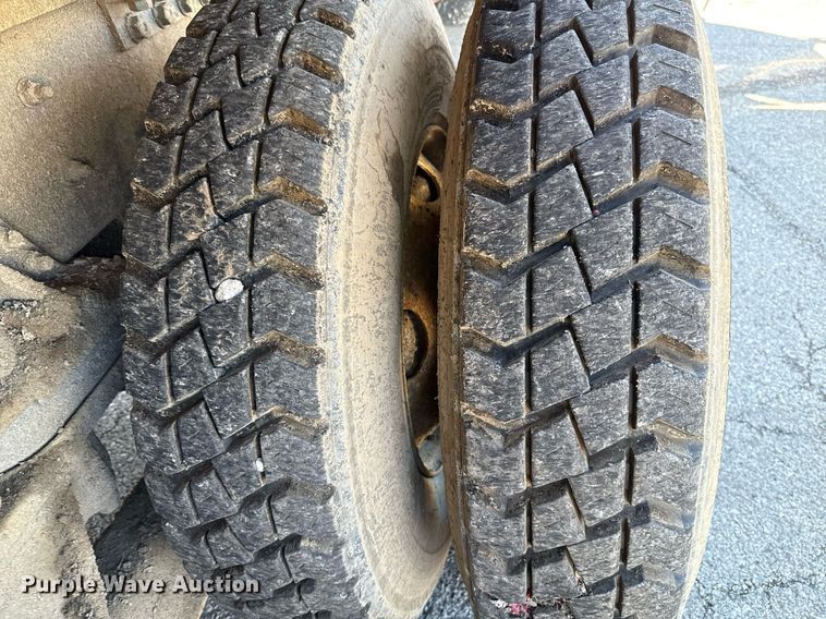 image for item EJ8733 2011 Freightliner Business Class M2 refuse truck