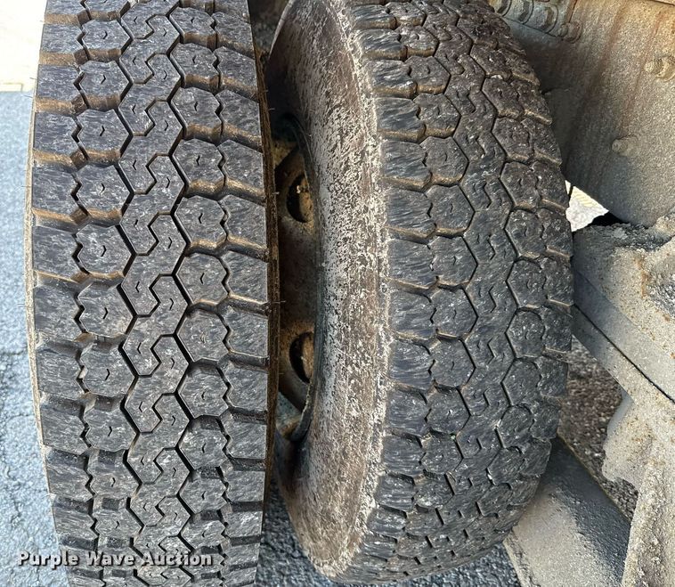 image for item EJ8733 2011 Freightliner Business Class M2 refuse truck