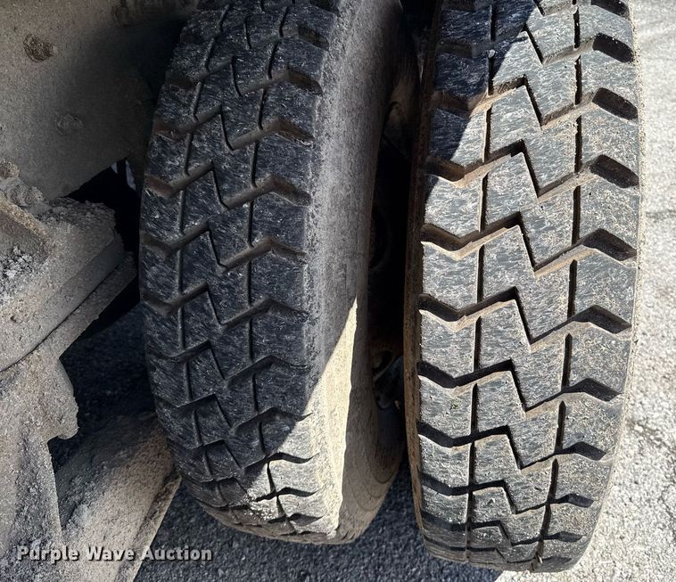 image for item EJ8733 2011 Freightliner Business Class M2 refuse truck