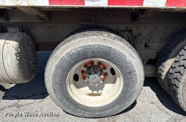 image for item EJ8733 2011 Freightliner Business Class M2 refuse truck