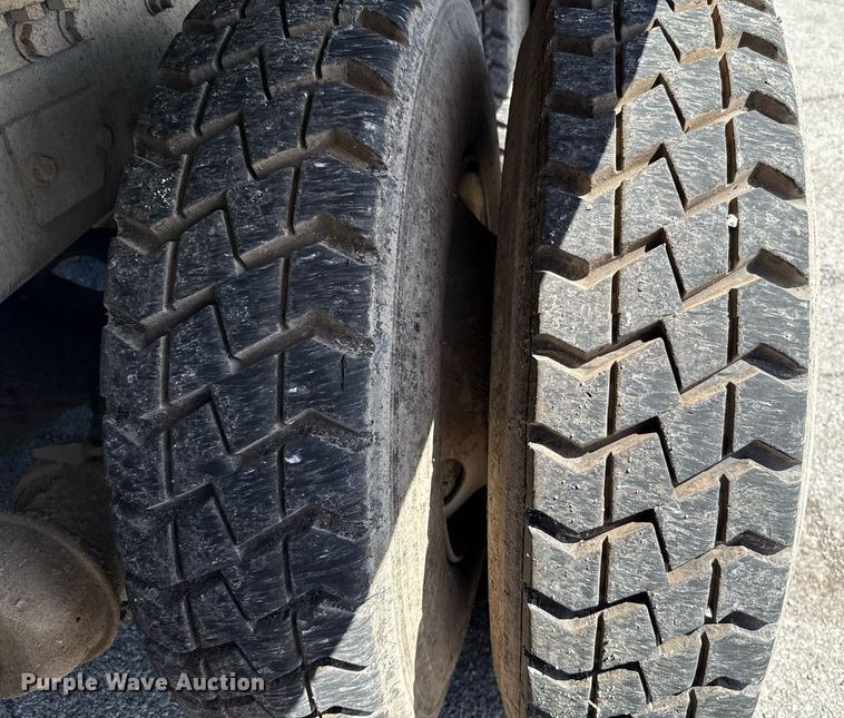 image for item EJ8733 2011 Freightliner Business Class M2 refuse truck