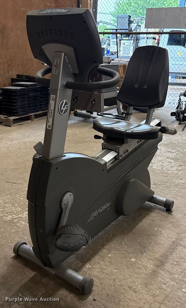 image for item EJ8738 Life Fitness 95Ri recumbent bike