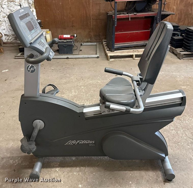 image for item EJ8738 Life Fitness 95Ri recumbent bike
