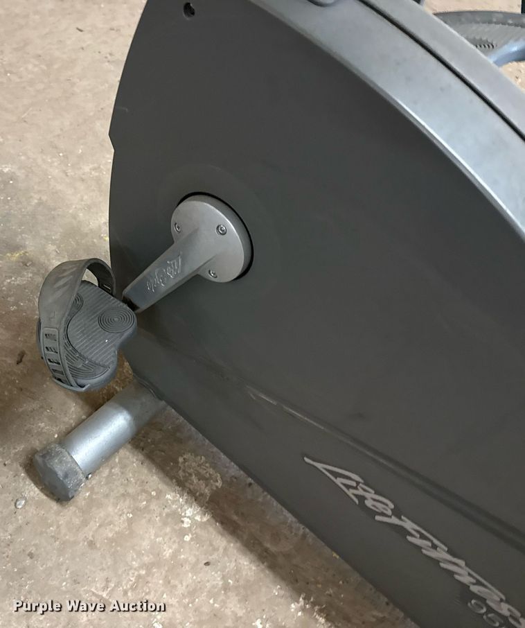 image for item EJ8738 Life Fitness 95Ri recumbent bike