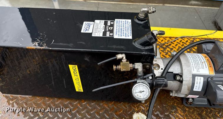 image for item EJ8751 Mohawk Resources TR-25A automotive lift