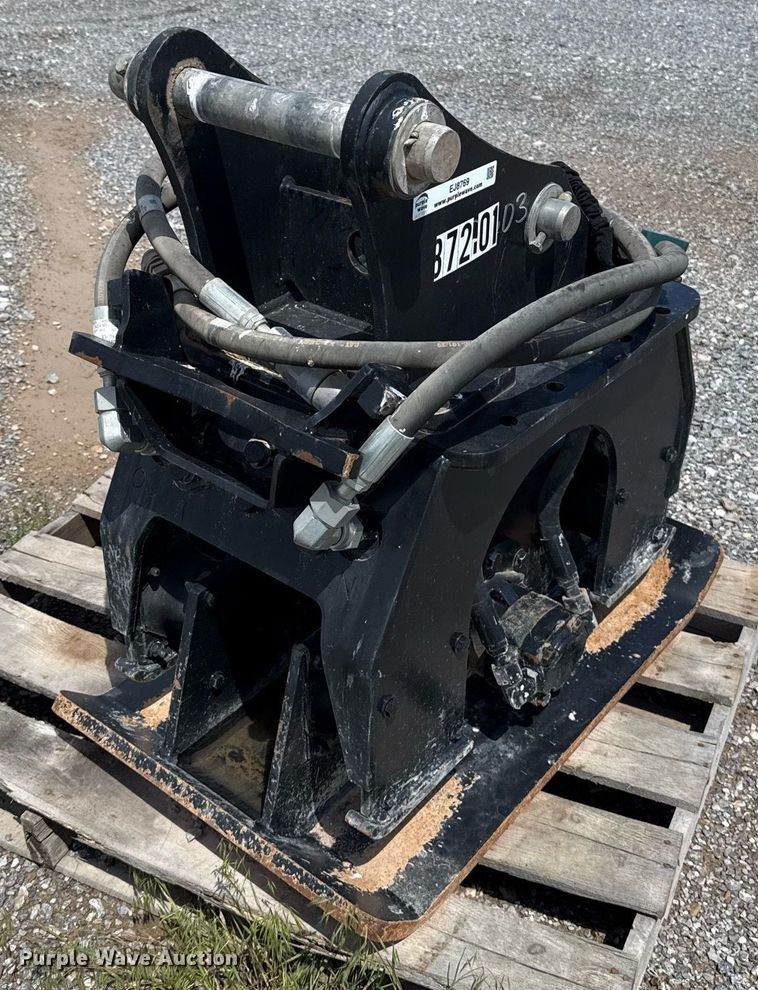 image for item EJ8769 2014 Caterpillar CVP40 excavator plate compactor