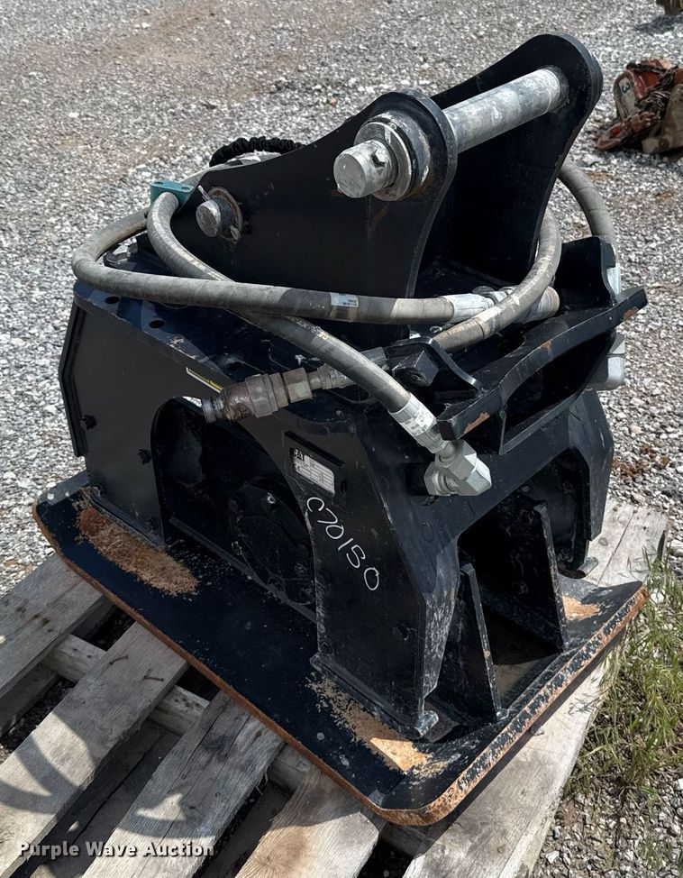 image for item EJ8769 2014 Caterpillar CVP40 excavator plate compactor