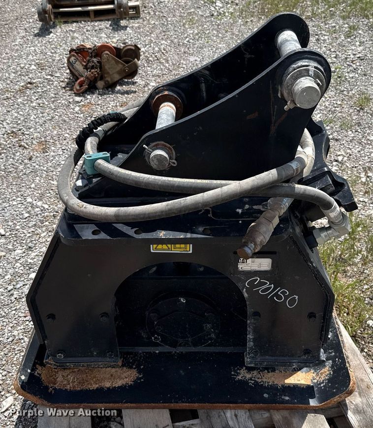 image for item EJ8769 2014 Caterpillar CVP40 excavator plate compactor