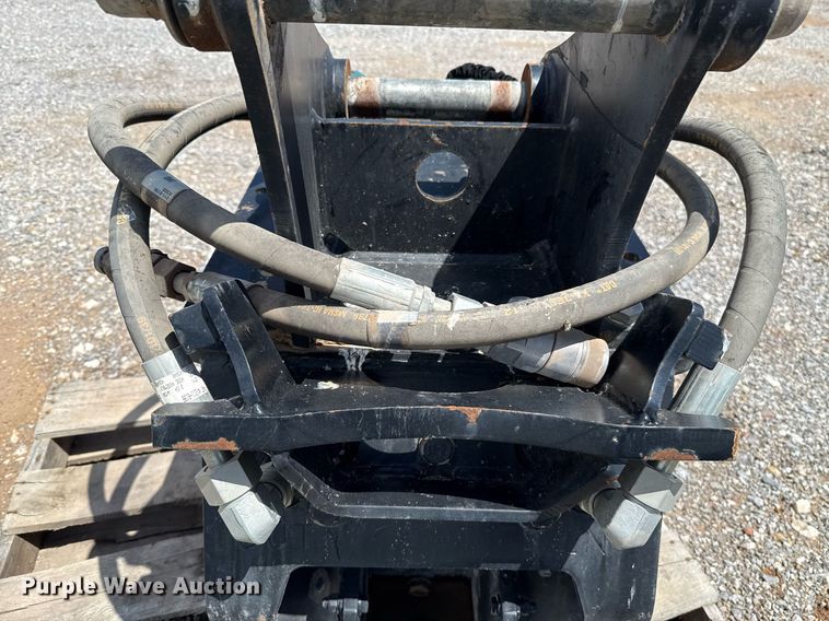 image for item EJ8769 2014 Caterpillar CVP40 excavator plate compactor