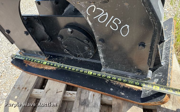 image for item EJ8769 2014 Caterpillar CVP40 excavator plate compactor