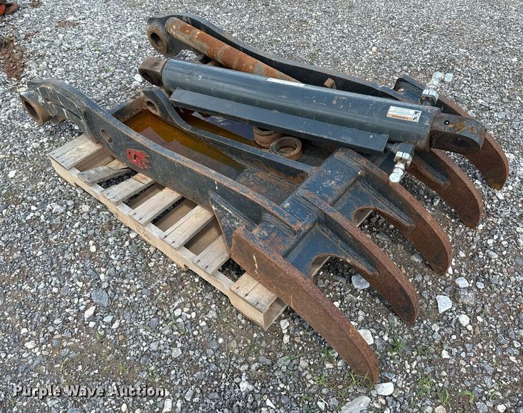 image for item EJ8770 Solesbee's excavator thumb