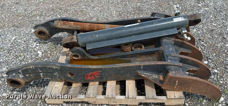 image for item EJ8770 Solesbee's excavator thumb