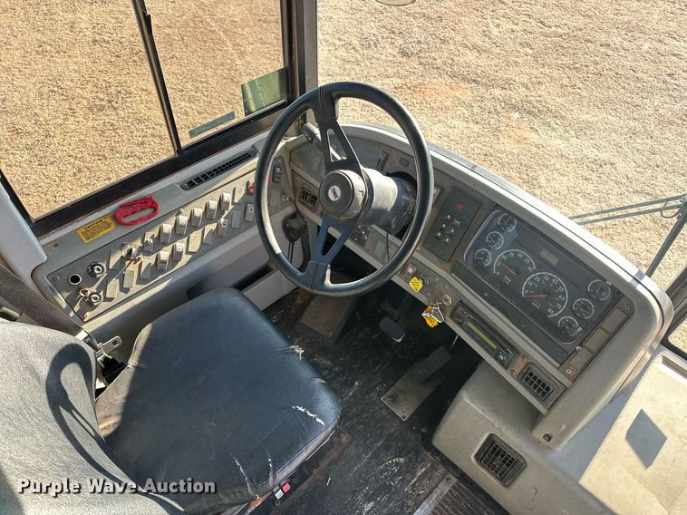 image for item EK0469 2005 Thomas Built Conventional coach bus