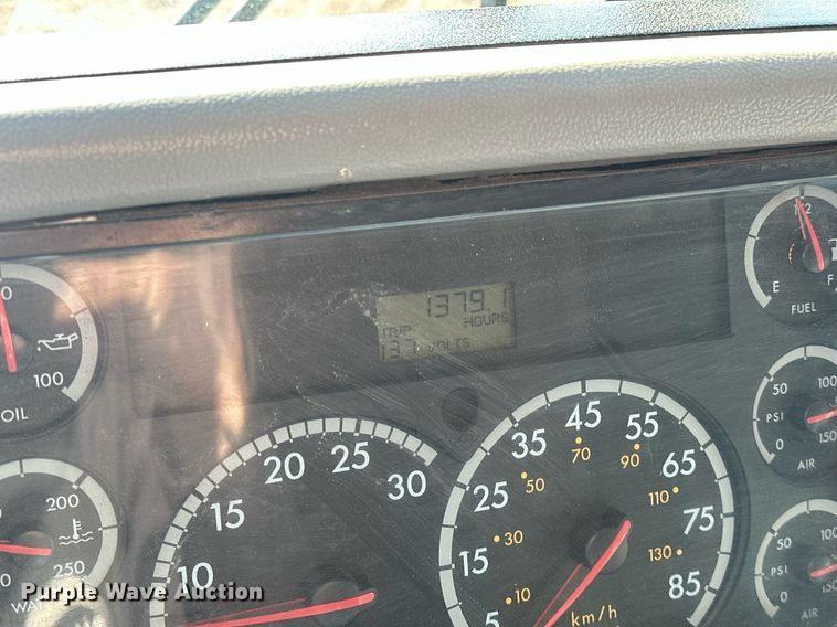 image for item EK0469 2005 Thomas Built Conventional coach bus