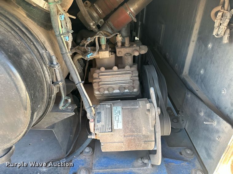 image for item EK0469 2005 Thomas Built Conventional coach bus