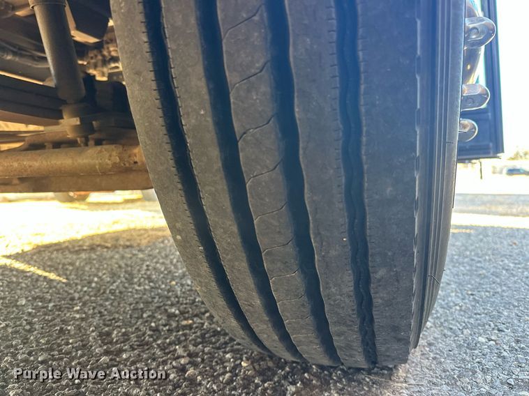 image for item EK0469 2005 Thomas Built Conventional coach bus