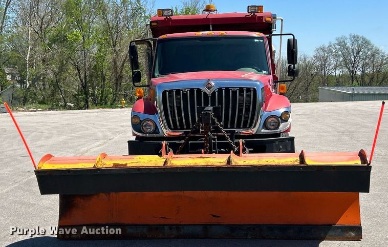 image for item EK2952 2010 International SA525 dump truck