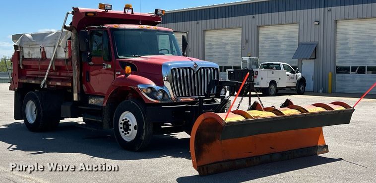 image for item EK2952 2010 International SA525 dump truck