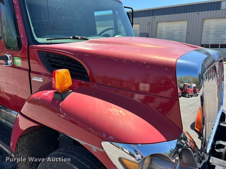 image for item EK2952 2010 International SA525 dump truck