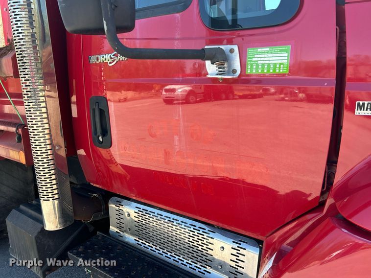 image for item EK2952 2010 International SA525 dump truck