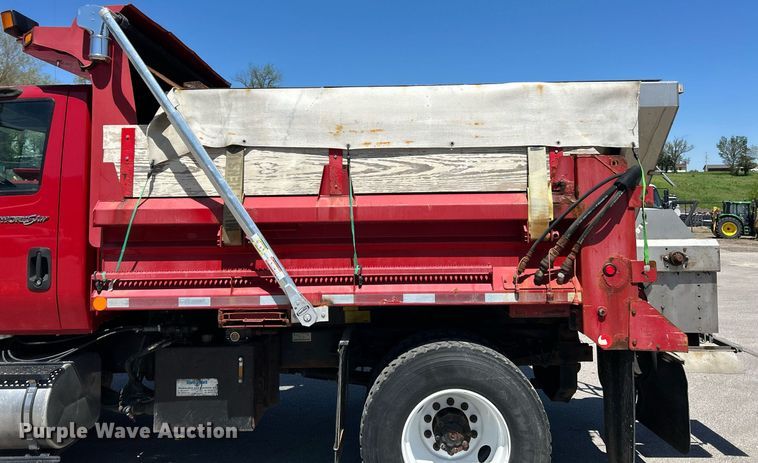 image for item EK2952 2010 International SA525 dump truck