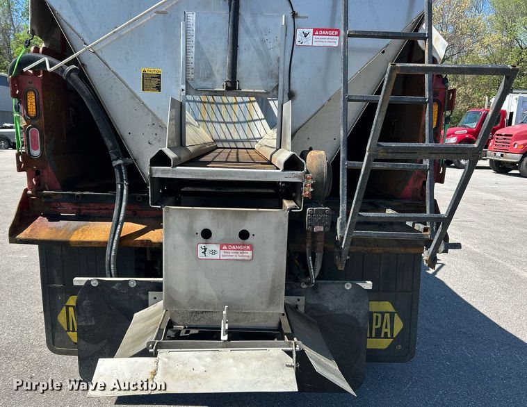 image for item EK2952 2010 International SA525 dump truck